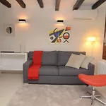 Mirrors Apartman