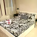 Mirrors Apartman Velence