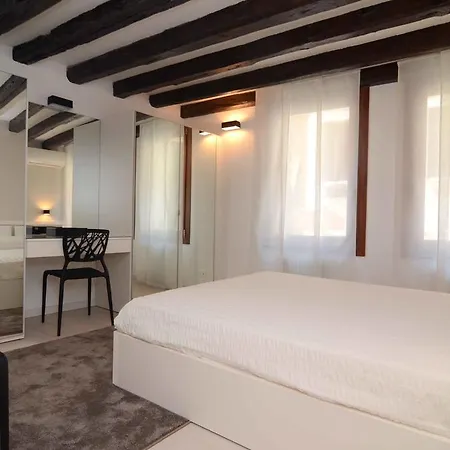 Mirrors * Венеция