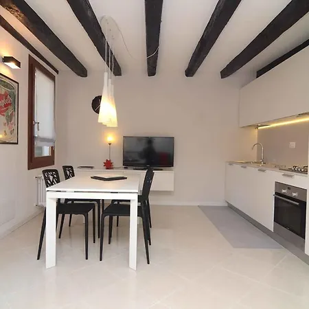 Apartament Mirrors *