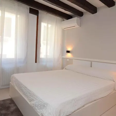 Appartement Mirrors