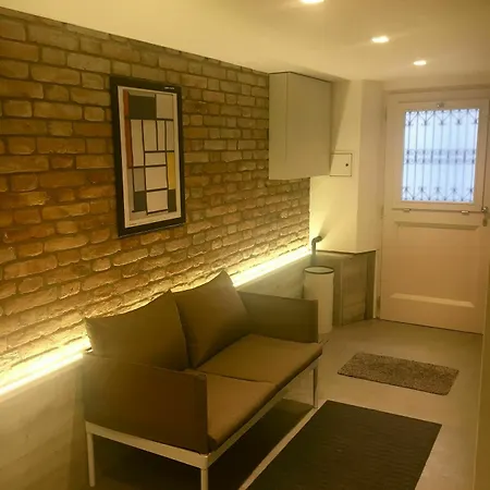 Apartament Mirrors