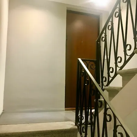 Mirrors Appartement