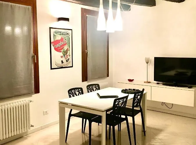 Mirrors Apartman Velence