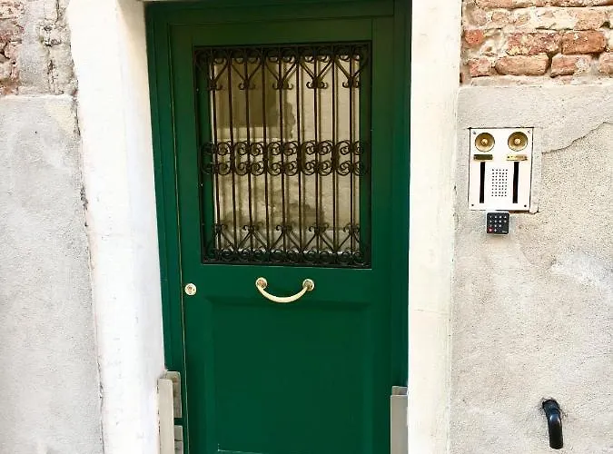 Mirrors Apartman Velence