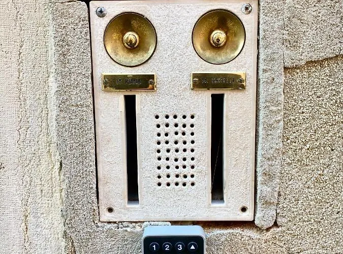 Mirrors Apartman Velence